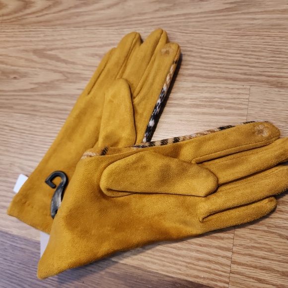 Gloves - Picture 3 of 3